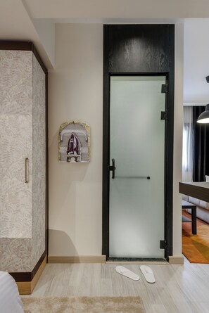 Nicht klassifiziertes Bild, 2 von 18, Schaltfläche