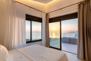 4 bedrooms, iron/ironing board, travel cot, bed sheets - Luxury  Villa  Verde (Agios Dimitrios Rodias)