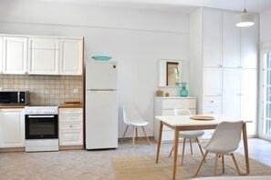 Fridge, microwave, oven, stovetop - Lala's - Superior Double Studio (Naxos)