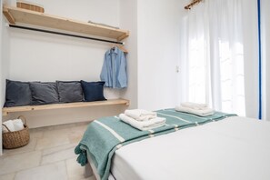 2 bedrooms, desk, iron/ironing board, travel cot