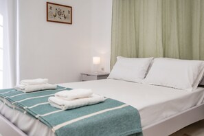 2 bedrooms, desk, iron/ironing board, travel cot