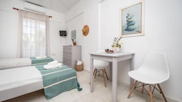 2 bedrooms, desk, iron/ironing board, travel crib