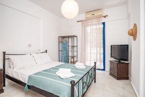 2 Schlafzimmer, Schreibtisch, Bügeleisen/Bügelbrett, Reisekinderbett