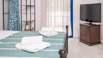 2 Schlafzimmer, Schreibtisch, Bügeleisen/Bügelbrett, Reisekinderbett