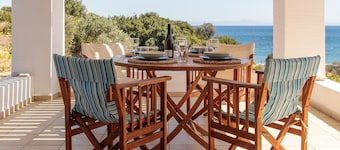 Apiliotis sunrise beach villa