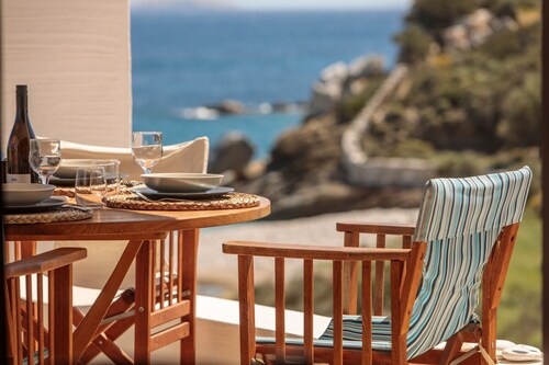 Apiliotis sunrise beach villa