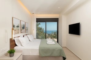 4 bedrooms, iron/ironing board, travel cot, bed sheets - Luxury   Villa   Vie (Agios Dimitrios Rodias)