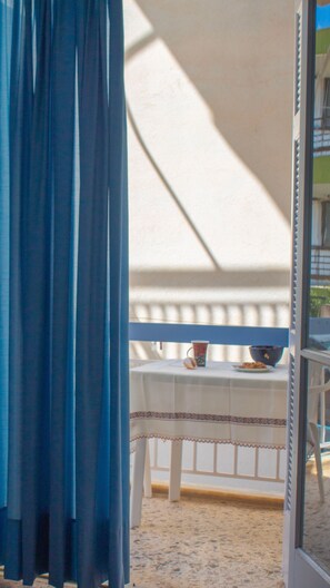 Interior - Frinda, studio next to the sea (Messinia)