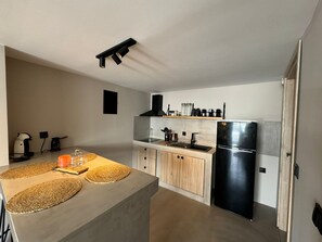 Oven, coffee/tea maker, toaster - Noah Loft In Center Of Tinos (Tinos)