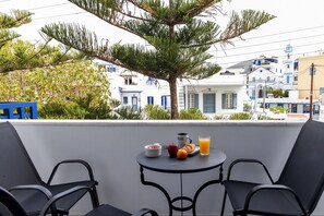Outdoor dining - Euphoria In Center Of Tinos With Two Balconies (Tinos)