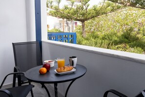 Outdoor dining - Euphoria In Center Of Tinos With Two Balconies (Tinos)