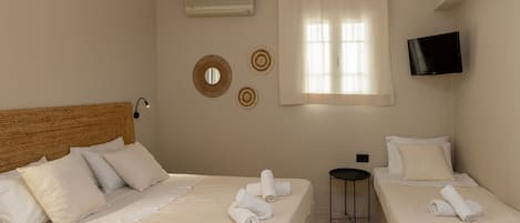 1 Schlafzimmer, Schreibtisch, Bügeleisen/Bügelbrett, Reisekinderbett