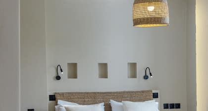 Salt & Stone In Center Of Tinos Luxury Suite