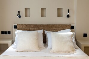 1 bedroom, desk, iron/ironing board, travel cot - Salt & Stone In Center Of Tinos Luxury Suite (Tinos)