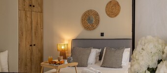 Sun & Soul In Center Of Tinos Luxury Suite