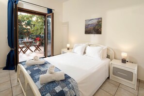 4 Schlafzimmer, Schreibtisch, Bügeleisen/Bügelbrett, Reisekinderbett