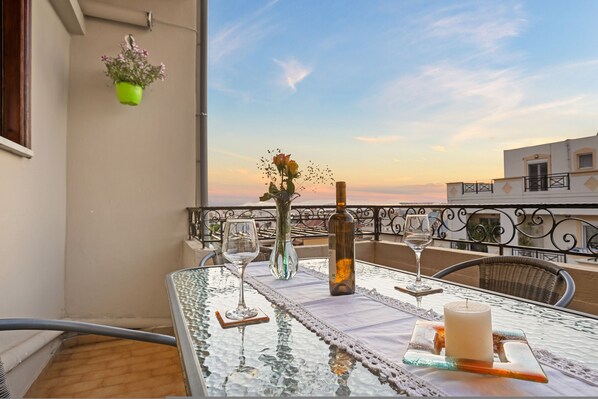 Outdoor dining - Artistic Apartment in Chania (Chania)