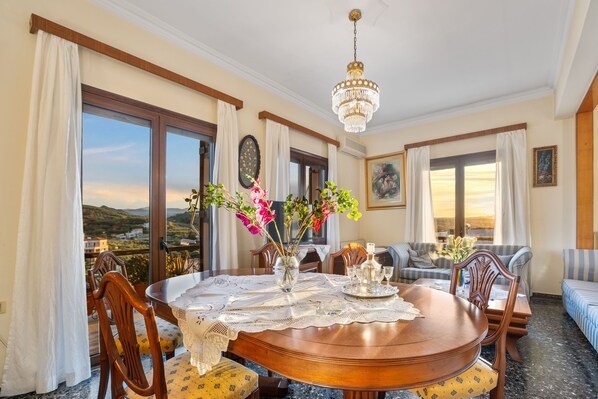 Dining - Sunset Apartment in Platanias (Platanias)