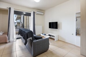 TV - Dimi's Studio Center in Chania (Chania)