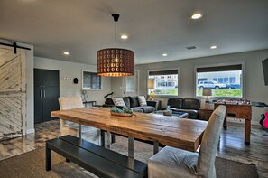 Interior - Riverfront Astoria Condo on Pier, Walk Everywhere (Astoria)