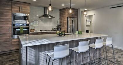 Riverfront Astoria Condo on Pier, Walk Everywhere