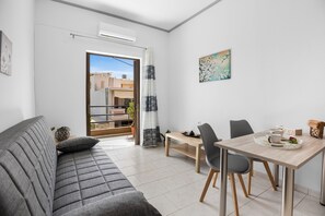 TV - Seafront Apartment in Chania 7 (Chania)