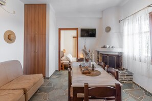 TV, offices - Bougainvillea - Mirsini Apartments in Sifnos (Βαθύ)