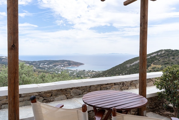 Outdoor dining - Hibiscus - Mirsini Apartments in Sifnos (Βαθύ)