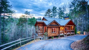 A cabin with a porch, surrounded by trees. - Moonlight Creek Cabin, 3 miles to downtown, luxury cabin, sleeps 10 (Blue Ridge)