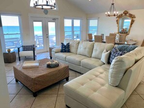 TV, books - Once upon a Tide- OCEANFRONT home, 4bed, 3bath- Pet friendly (Ponte Vedra Beach)