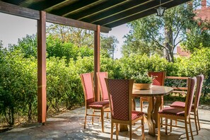 Outdoor dining - Villa Xenia in Lakithra (Lakithra)