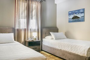 2 bedrooms, iron/ironing board, travel cot, bed sheets - Villa Xenia in Lakithra (Lakithra)