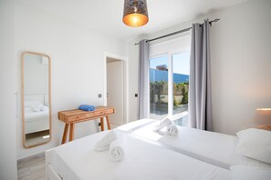 2 bedrooms, iron/ironing board, travel cot, bed sheets - Villa Ioanna Mentoros (Kefallonia)