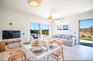 Dining - Villa Ioanna Mentoros (Kefallonia)