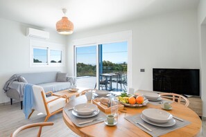 TV, books - Villa Antreas Mentoros (Ionian Islands)