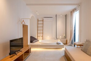 2 bedrooms, iron/ironing board, travel cot, bed sheets - Aristi Villa Ena in Volvi (Volvi)