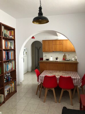 Dining - Cozy and peaceful apartment in the center of Naxos (Naxos)