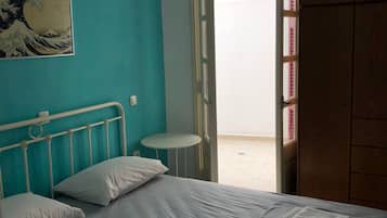 2 slaapkamers, een bureau, een strijkplank/strijkijzer, gratis wifi