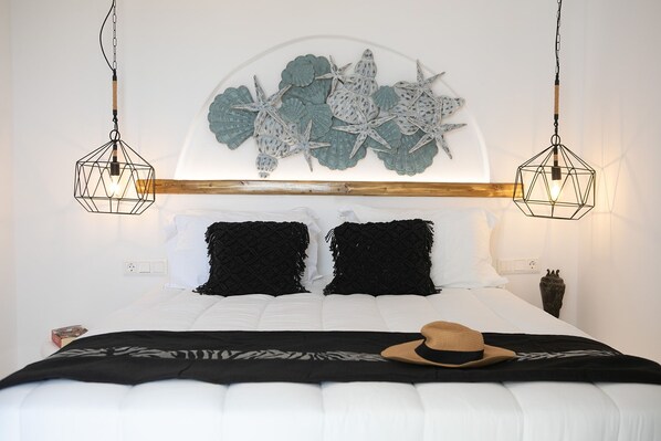 1 bedroom, desk, iron/ironing board, travel cot - Villa Oceana - Mikri Vigla (Mikri Vigla)