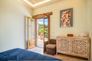 3 bedrooms, desk, iron/ironing board, travel cot - Bee Tree Villa in Corfu (Corfu)