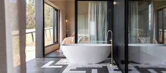 Barefoot Luxury, Romantic Escapes, Outdoor Bath with a view, Rolling hills