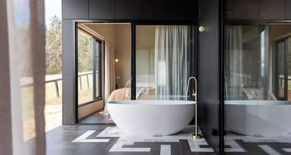 Barefoot Luxury, Romantic Escapes, Outdoor Bath with a view, Rolling hills