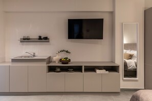 1 bedroom, desk, iron/ironing board, free WiFi - Iris - By Celestial Suites (Athina)