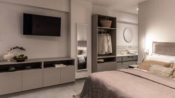 1 bedroom, desk, iron/ironing board, WiFi (free)