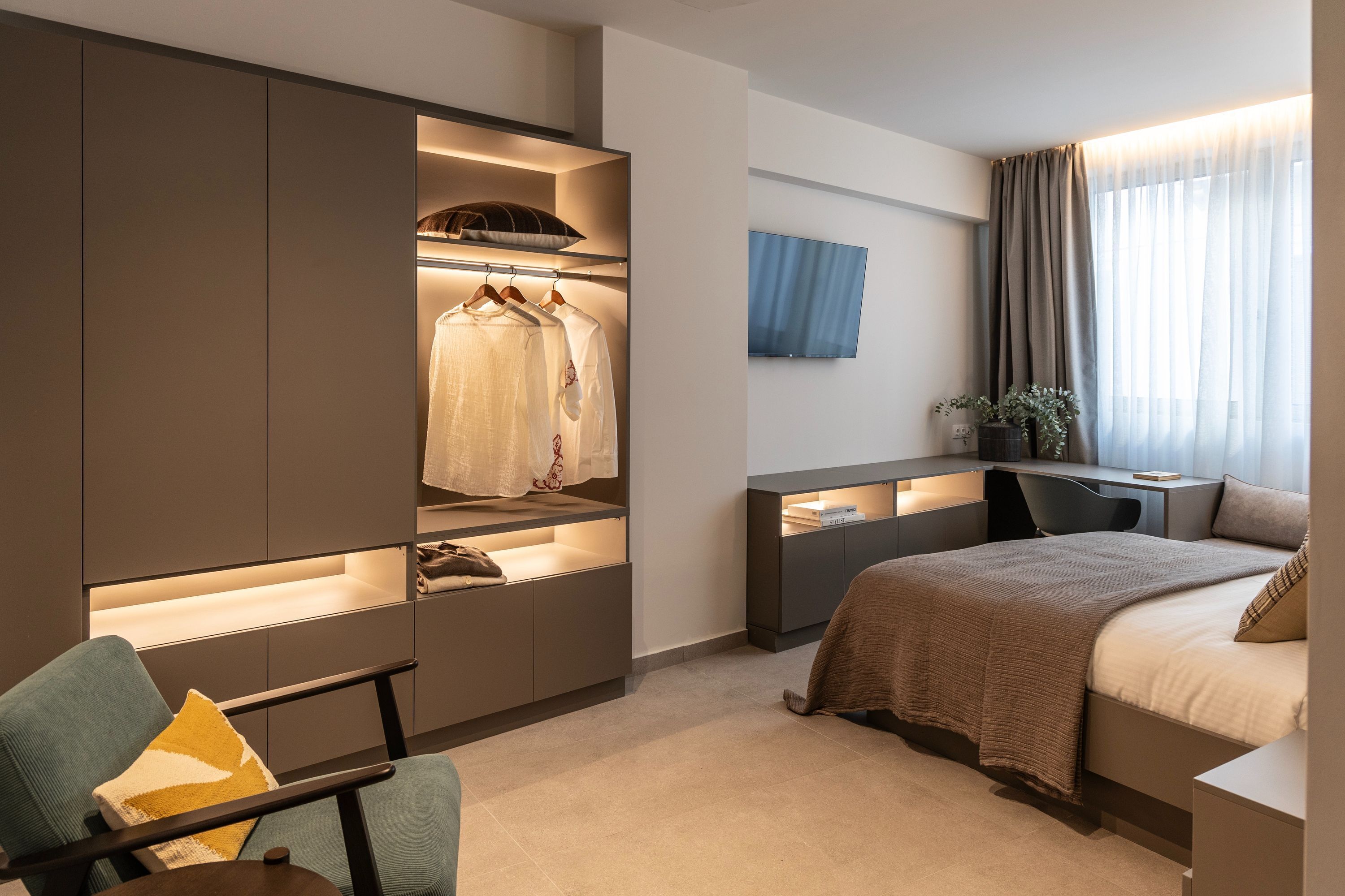 1 bedroom, desk, iron/ironing board, WiFi (free)