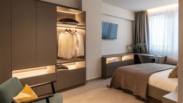 1 bedroom, desk, iron/ironing board, WiFi (free)