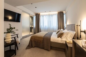 1 bedroom, desk, iron/ironing board, free WiFi - Aeolus - By Celestial Suites (Athina)