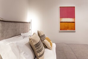 1 habitación, escritorio, tabla de planchar con plancha y wifi gratis 