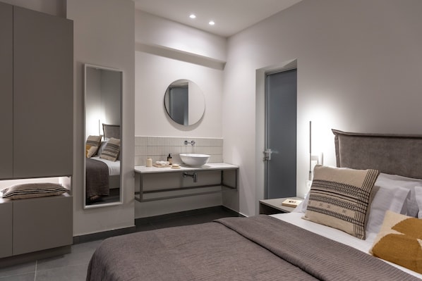 1 bedroom, desk, iron/ironing board, free WiFi - Selene - by Celestial Suites (Athina)