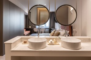 1 bedroom, desk, iron/ironing board, free WiFi - Harmonia - by Celestial Suites (Athina)